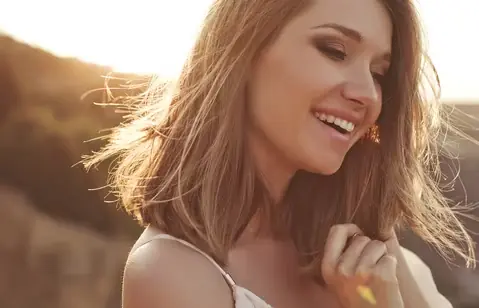 A smiling woman representing a warm first MeetWild conversation